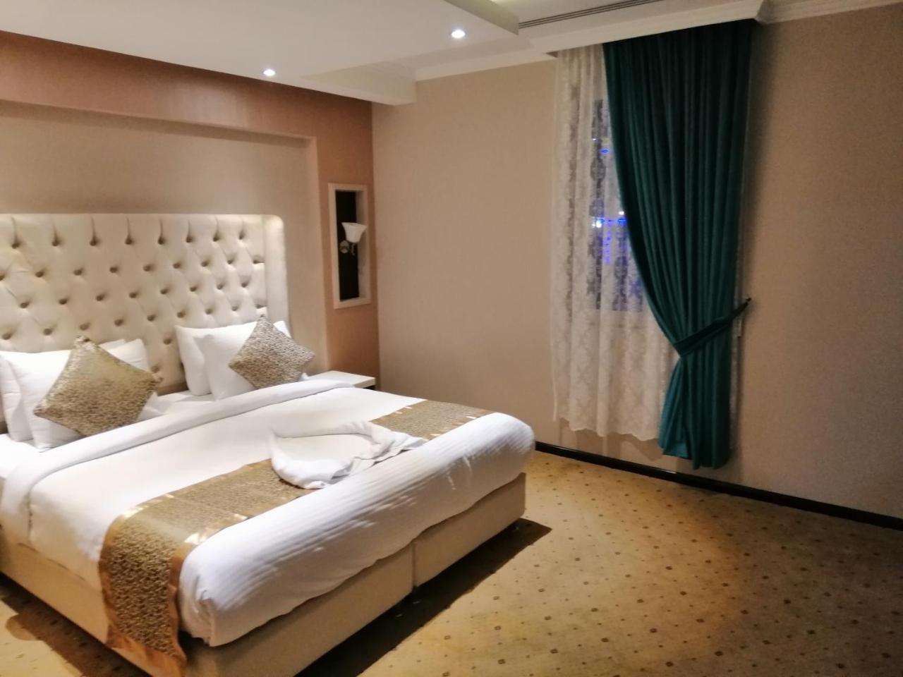 اصاله الشروق للأجنحه الفندقيه Al Khobar Esterno foto