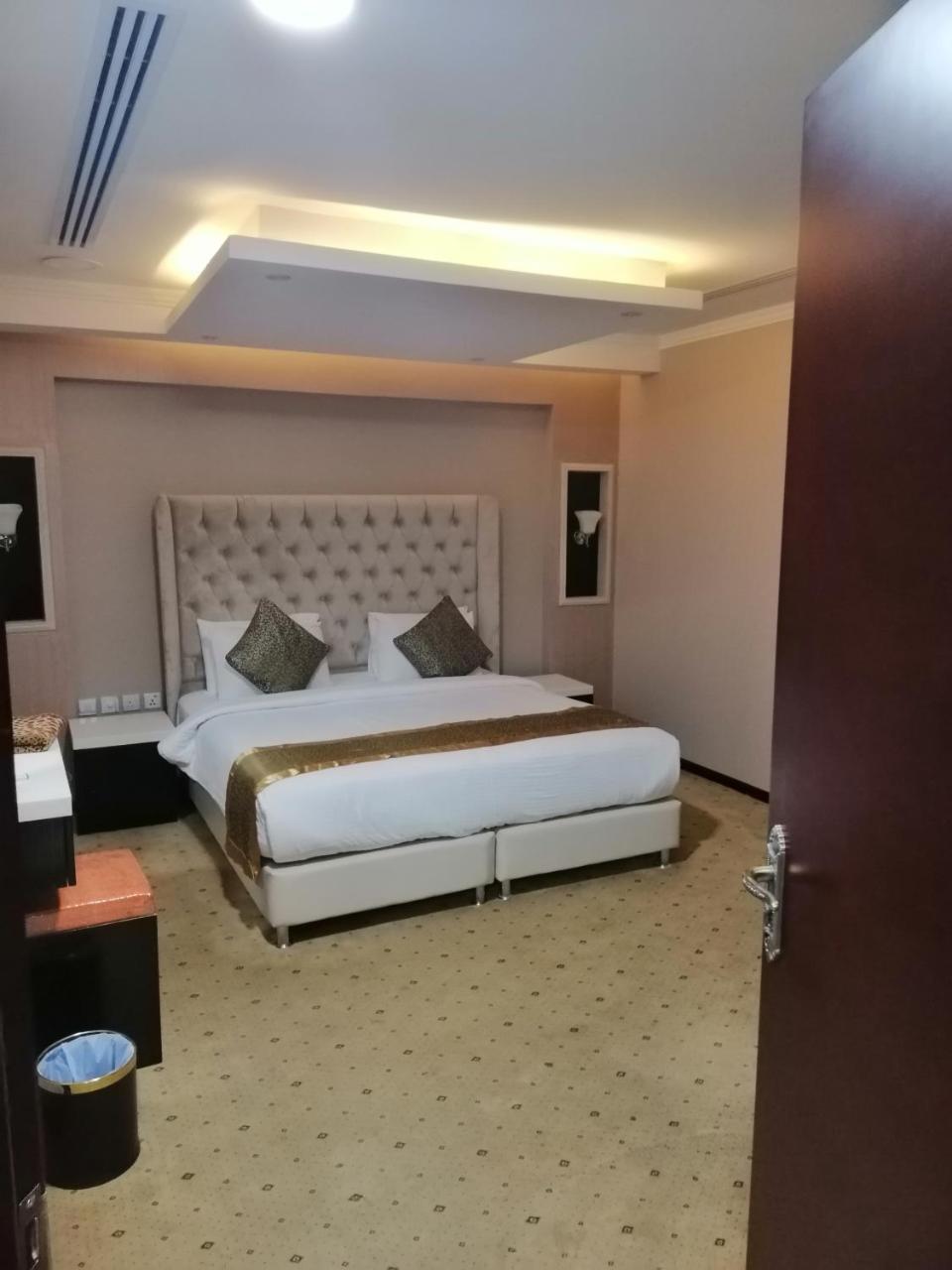 اصاله الشروق للأجنحه الفندقيه Al Khobar Esterno foto